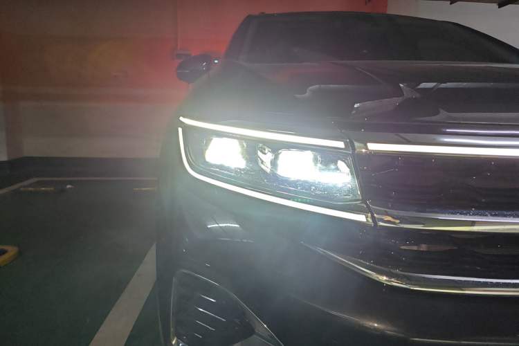 Used Volkswagen Talagon 2021 380TSI Four-Wheel Drive Flagship Version Right Front Headlight