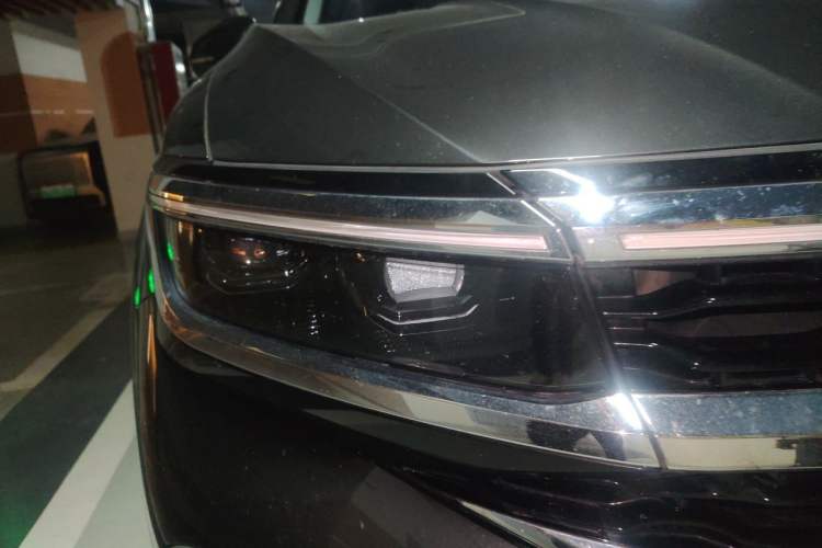 Used Volkswagen Talagon 2021 330TSI Two-Wheel-Drive Luxury Edition – Scenic Version Right Front Headlight