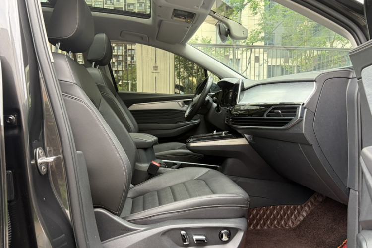 Used Volkswagen Talagon 2021 330TSI Two-Wheel-Drive Luxury Edition – Scenic Version Right Front Seat