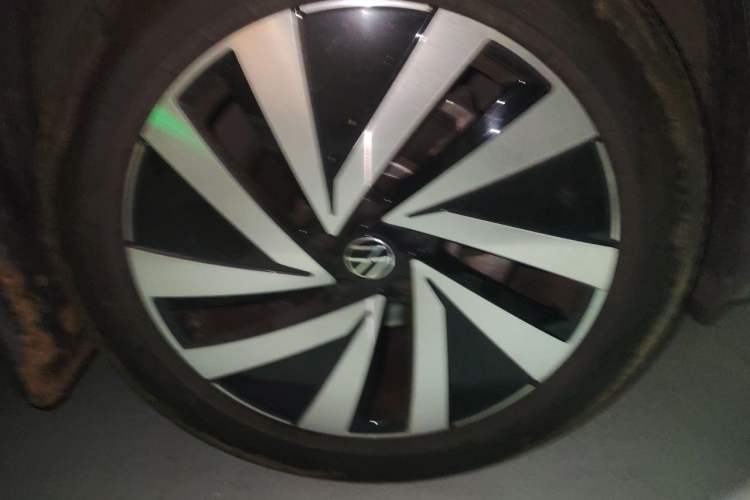 Used Volkswagen Talagon 2021 330TSI Two-Wheel-Drive Luxury Edition – Scenic Version Right Front Wheel Hub