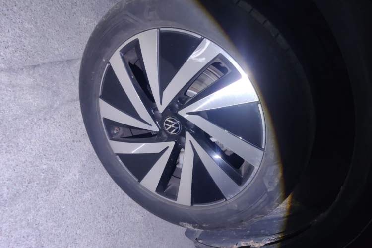 Used Volkswagen Talagon 2021 380TSI Four-Wheel Drive Luxury "Jiajing" Edition Pro Limited Edition Right Front Wheel Hub