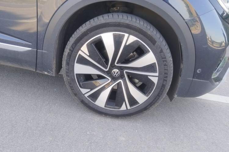 Used Volkswagen Talagon 2021 380TSI Four-Wheel Drive Flagship Version Right Front Wheel Hub