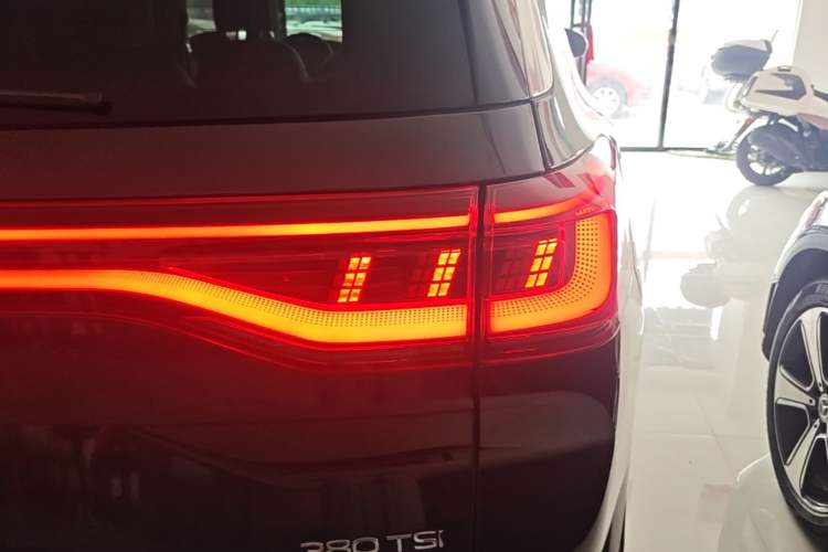 Used Volkswagen Talagon 2021 380TSI Four-Wheel Drive Flagship Version Right Rear Taillight