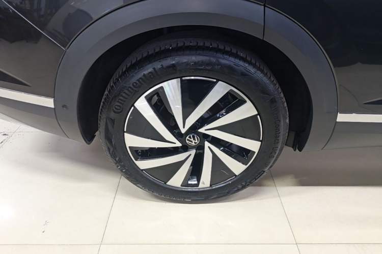 Used Volkswagen Talagon 2021 330TSI Two-Wheel-Drive Luxury Edition – Scenic Version Right Rear Wheel Hub