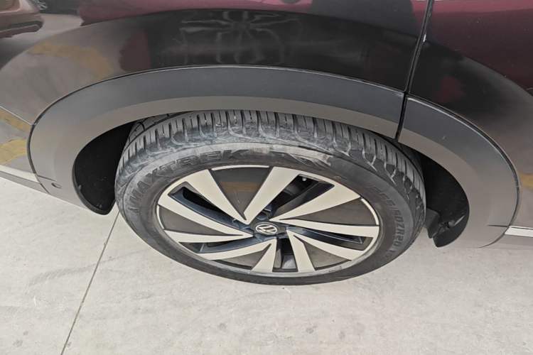 Used Volkswagen Talagon 2021 330TSI Two-Wheel-Drive Luxury Edition – Scenic Version Right Rear Wheel Hub