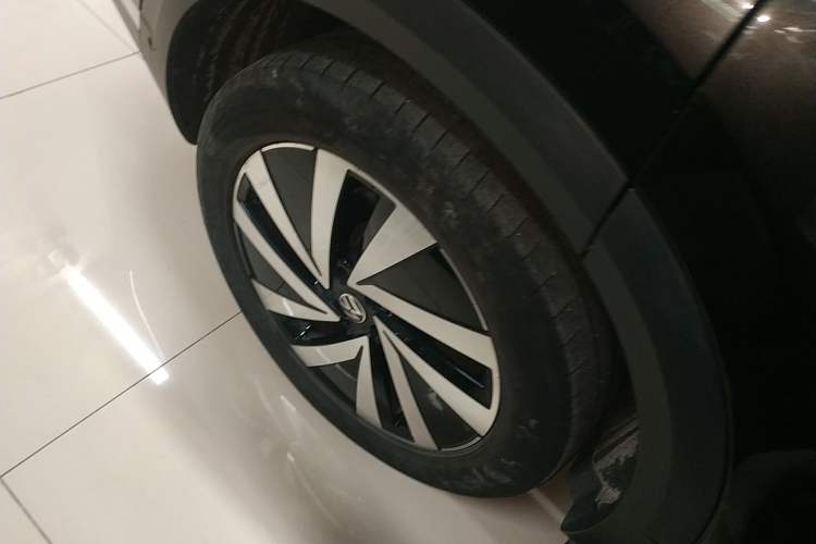 Used Volkswagen Talagon 2021 330TSI Two-Wheel-Drive Luxury Edition – Scenic Version Right Rear Wheel Hub