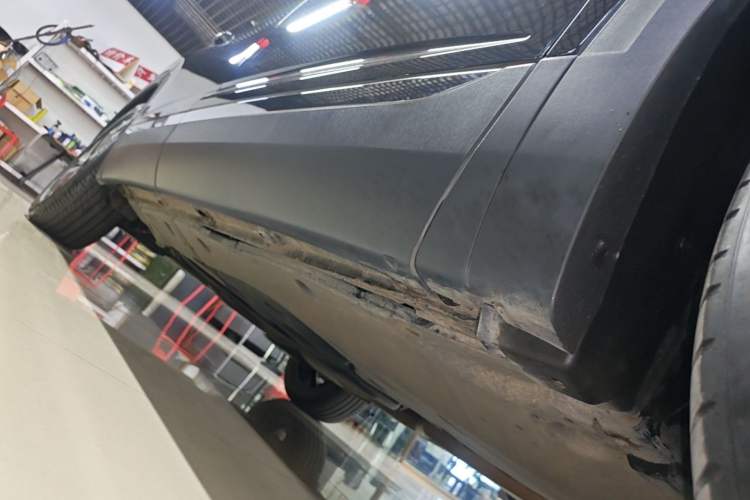 Used Volkswagen Talagon 2021 330TSI Two-Wheel-Drive Luxury Edition – Scenic Version Right Side Sill
