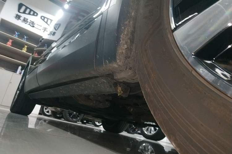 Used Volkswagen Talagon 2021 330TSI Two-Wheel-Drive Luxury Edition – Scenic Version Right Side Sill
