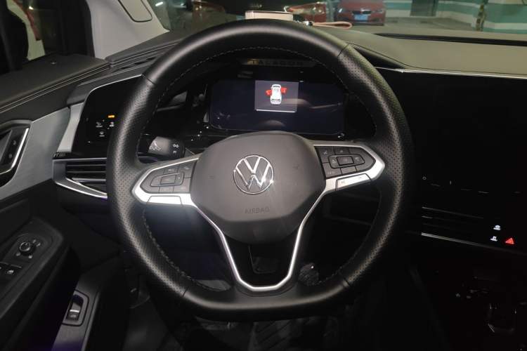 Used Volkswagen Talagon 2021 330TSI Two-Wheel-Drive Luxury Edition – Scenic Version Steering Wheel