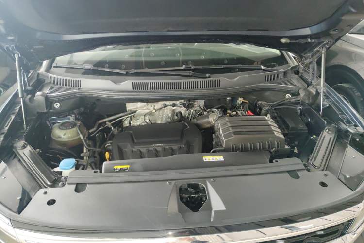 Used Volkswagen Talagon 2021 330TSI Two-Wheel-Drive Luxury Edition – Scenic Version Engine Bay