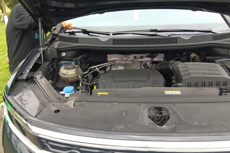 Used Volkswagen Talagon 2021 380TSI Four-Wheel Drive Luxury "Jiajing" Edition Pro Limited Edition Engine Bay Right