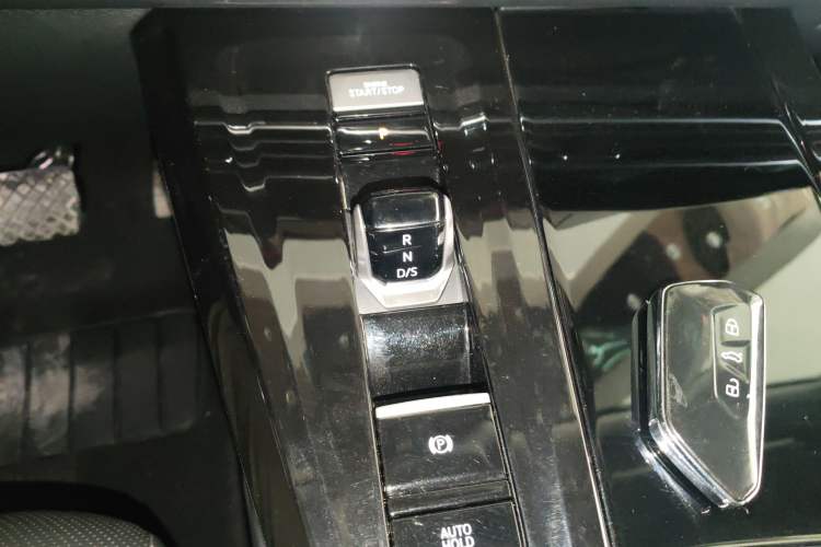 Used Volkswagen Talagon 2021 330TSI Two-Wheel-Drive Luxury Edition – Scenic Version Gear Lever