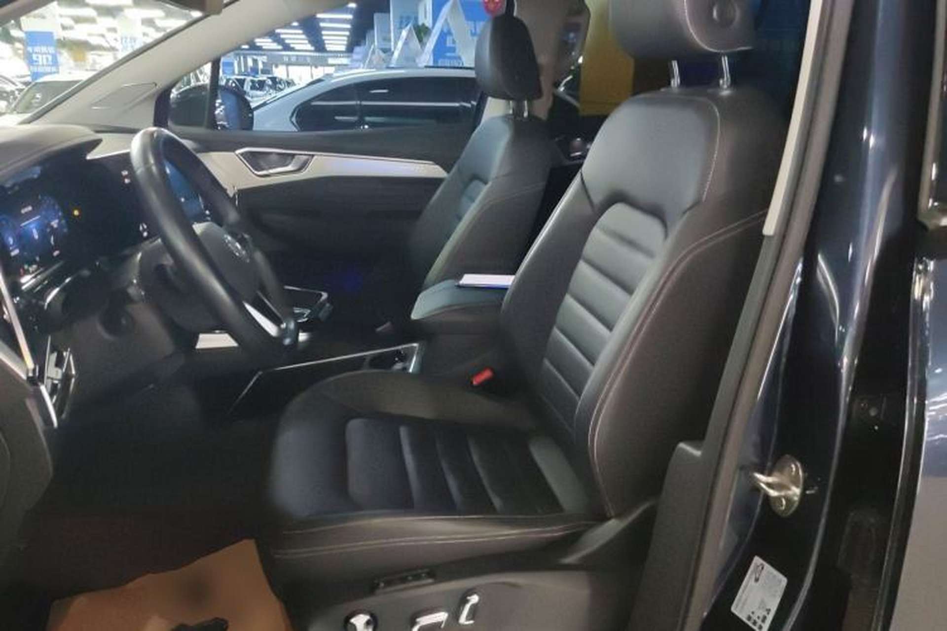 Used Volkswagen Talagon 2021 330TSI Two-Wheel-Drive Luxury Edition – Scenic Version Left Front Seat