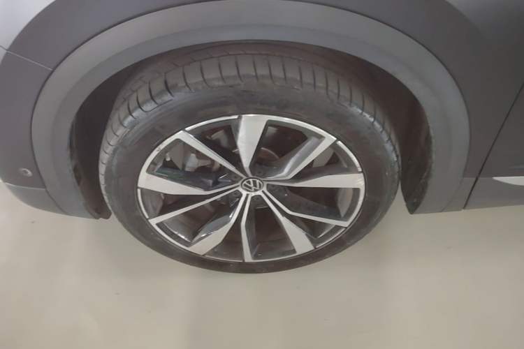 Used Volkswagen Talagon 2021 530TSI Four-Wheel Drive Flagship Shengjing Edition Pro Left Front Wheel Hub