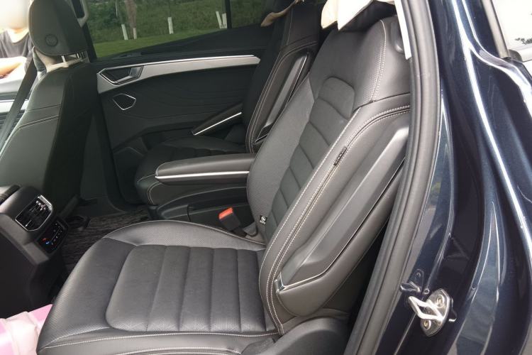 Used Volkswagen Talagon 2021 380TSI Four-Wheel Drive Luxury "Jiajing" Edition Pro Limited Edition Left Rear Seat