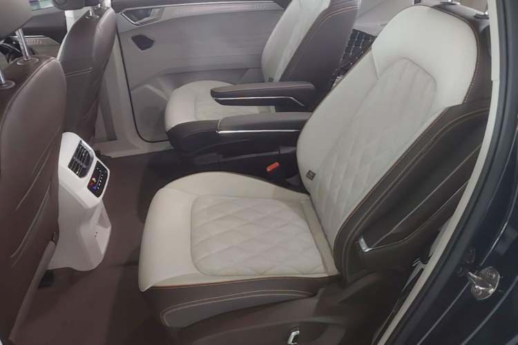 Used Volkswagen Talagon 2021 530TSI Four-Wheel Drive Flagship Shengjing Edition Pro Left Rear Seat