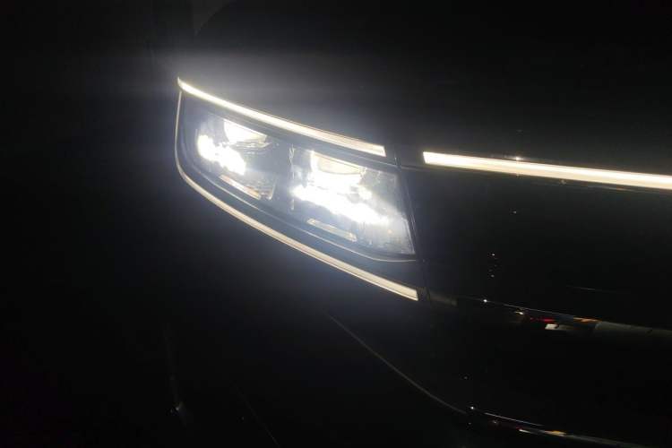 Used Volkswagen Talagon 2021 380TSI Four-Wheel Drive Flagship Version Right Front Headlight
