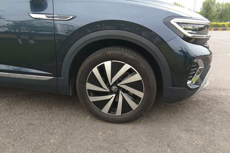 Used Volkswagen Talagon 2021 380TSI Four-Wheel Drive Luxury "Jiajing" Edition Pro Limited Edition Right Front Wheel Hub