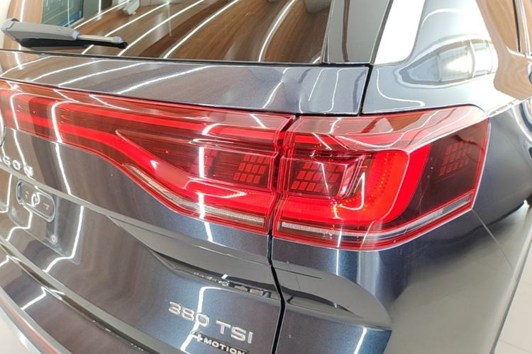 Used Volkswagen Talagon 2021 380TSI Four-Wheel Drive Flagship Version Right Rear Taillight