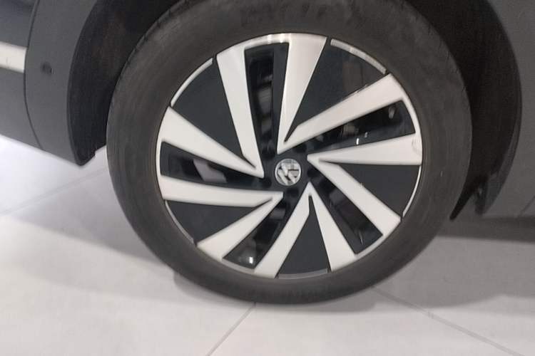 Used Volkswagen Talagon 2021 330TSI Two-Wheel-Drive Luxury Edition – Scenic Version Right Rear Wheel Hub