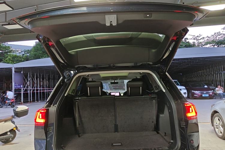 Used Volkswagen Talagon 2021 330TSI Two-Wheel-Drive Luxury Edition – Scenic Version Trunk