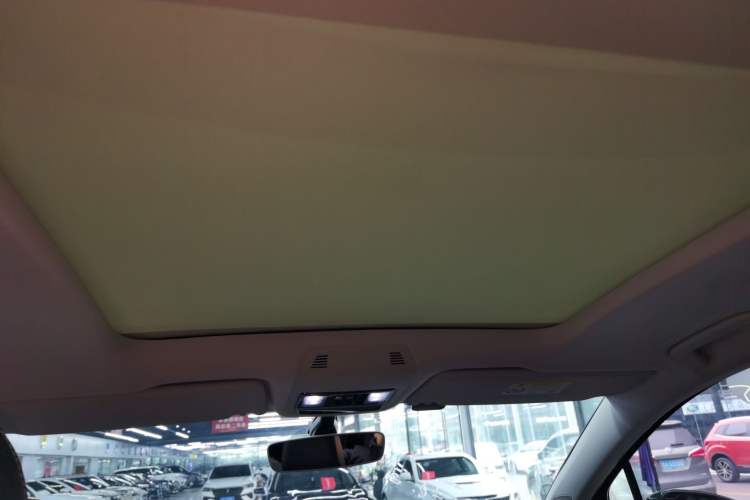 Used Volkswagen Talagon 2021 330TSI Two-Wheel-Drive Luxury Edition – Scenic Version Headliner