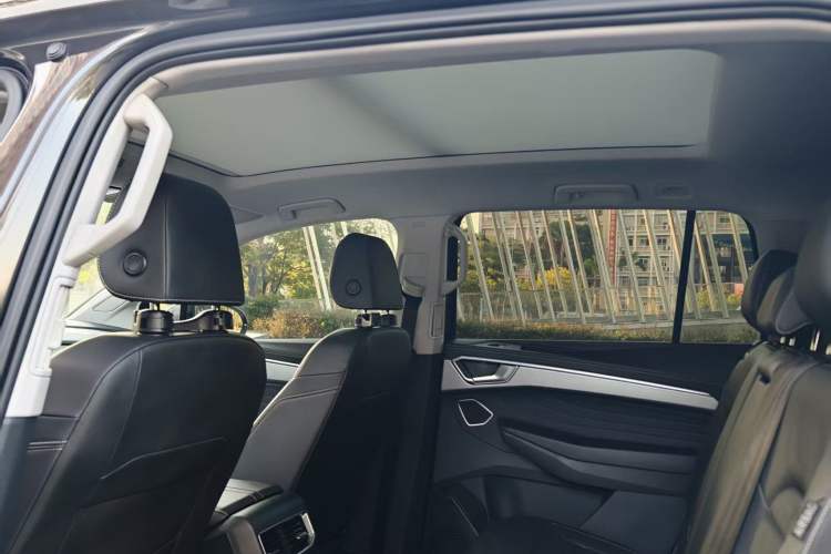 Used Volkswagen Talagon 2021 330TSI Two-Wheel-Drive Luxury Edition – Scenic Version Interior 3