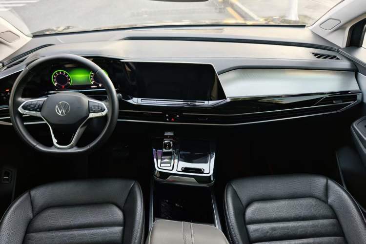 Used Volkswagen Talagon 2021 330TSI Two-Wheel-Drive Luxury Edition – Scenic Version Interior 6