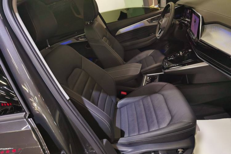Used Volkswagen Talagon 2021 330TSI Two-Wheel-Drive Luxury Edition – Scenic Version Right Front Seat