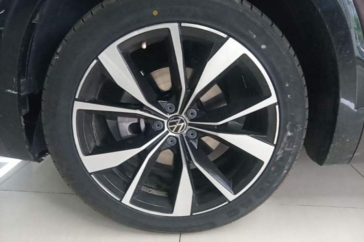 Used Volkswagen Talagon 2021 380TSI Four-Wheel Drive R-Line Touareg Edition Left Front Wheel Hub
