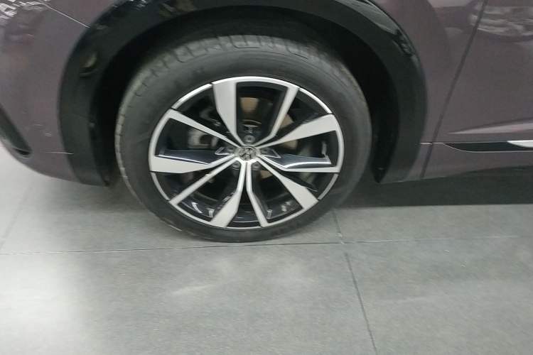 Used Volkswagen Talagon 2021 380TSI Four-Wheel Drive R-Line Touareg Edition Left Front Wheel Hub