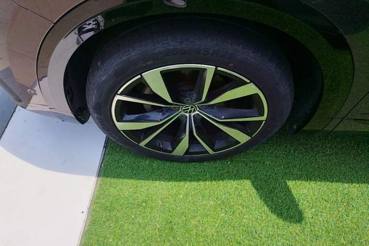 Used Volkswagen Talagon 2021 380TSI Four-Wheel Drive R-Line Touareg Edition Left Front Wheel Hub
