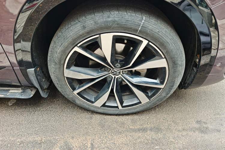 Used Volkswagen Talagon 2021 380TSI Four-Wheel Drive R-Line Touareg Edition Right Front Wheel Hub