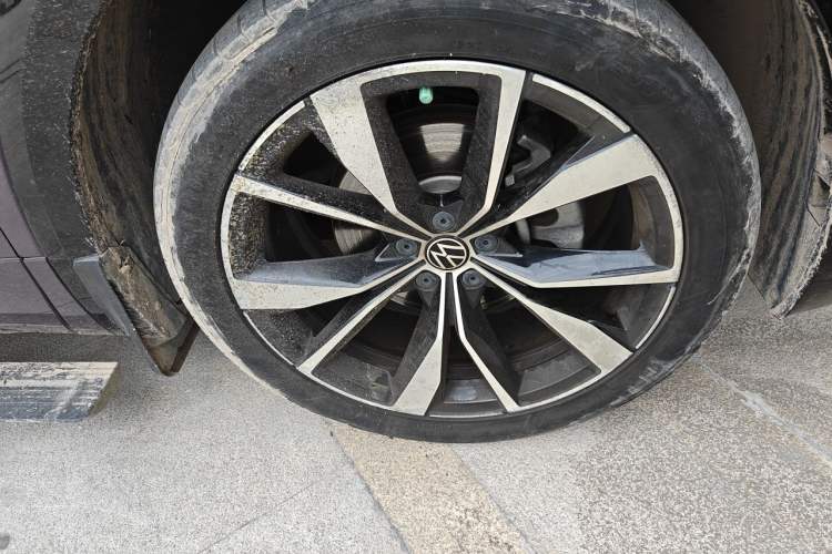 Used Volkswagen Talagon 2021 380TSI Four-Wheel Drive R-Line Touareg Edition Right Front Wheel Hub