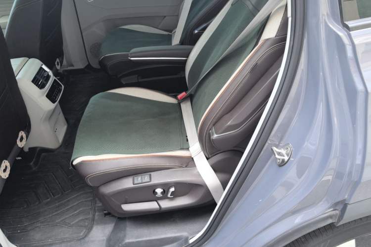Used Volkswagen Talagon 2021 380TSI Four-Wheel Drive Luxury "Jiajing" Edition Pro Limited Edition Left Rear Seat