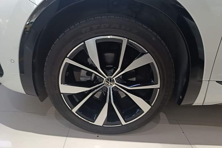 Used Volkswagen Talagon 2021 380TSI Four-Wheel Drive R-Line Touareg Edition Left Front Wheel Hub