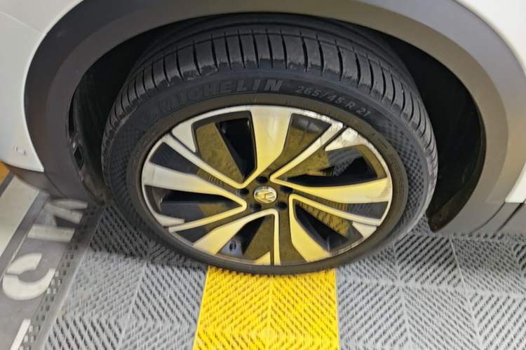 Used Volkswagen Talagon 2021 380TSI Four-Wheel Drive Flagship Version Left Front Wheel Hub