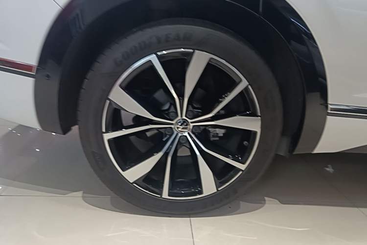 Used Volkswagen Talagon 2021 380TSI Four-Wheel Drive R-Line Touareg Edition Right Rear Wheel Hub