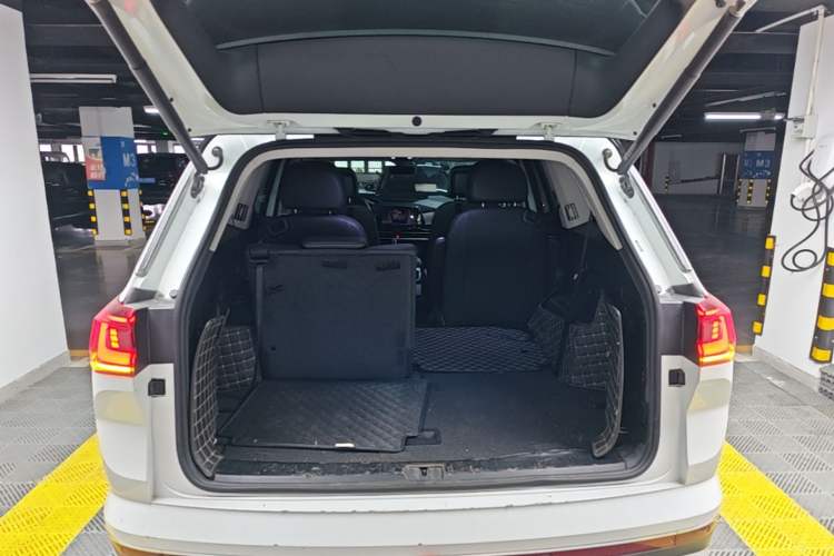 Used Volkswagen Talagon 2021 380TSI Four-Wheel Drive Flagship Version Trunk
