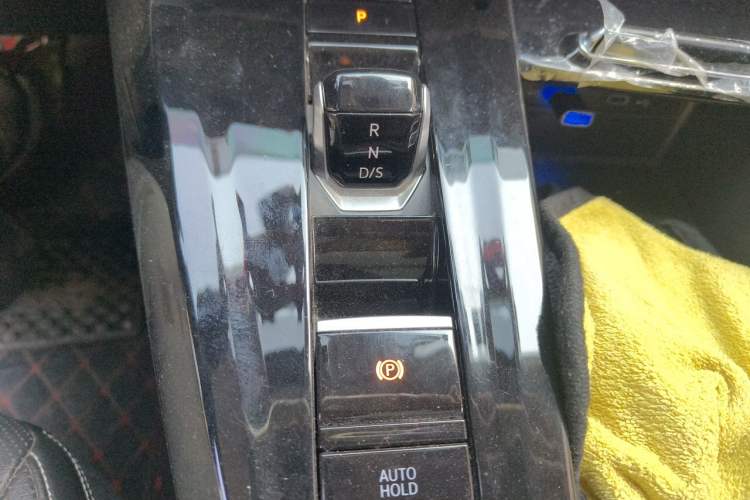 Used Volkswagen Talagon 2022 380TSI All-Wheel-Drive Luxury Prestige Pro 7-Seater Gear Lever