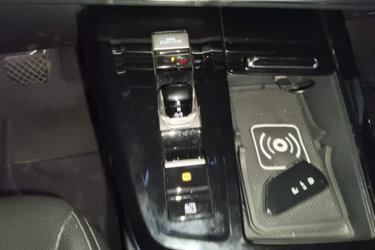 Used Volkswagen Talagon 2022 380TSI All-Wheel-Drive Luxury Prestige Pro 7-Seater Gear Lever