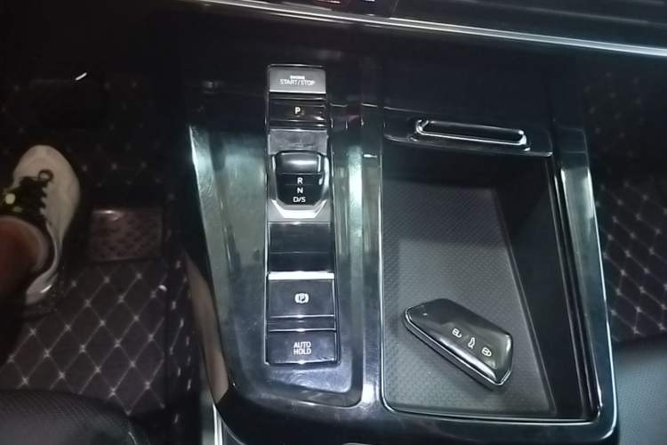 Used Volkswagen Talagon 2022 380TSI All-Wheel-Drive Luxury Prestige Pro 7-Seater Gear Lever