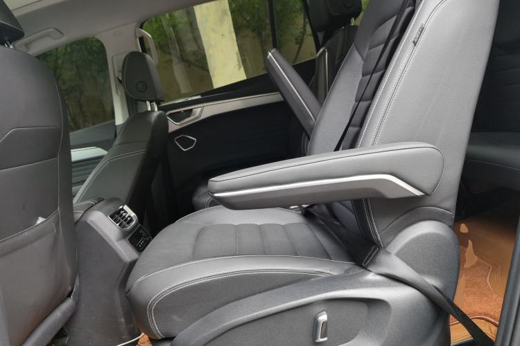 Used Volkswagen Talagon 2022 380TSI Four-Wheel Drive Luxury "Jiajing" Edition Pro 6 Seats Left Rear Seat