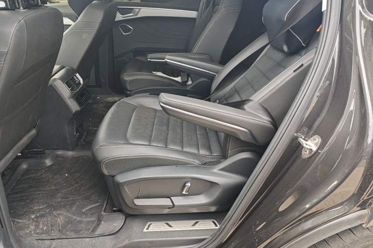 Used Volkswagen Talagon 2022 380TSI Four-Wheel Drive Luxury "Jiajing" Edition Pro 6 Seats Left Rear Seat