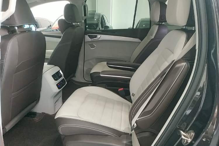 Used Volkswagen Talagon 2022 380TSI Four-Wheel Drive Luxury "Jiajing" Edition Pro 6 Seats Left Rear Seat