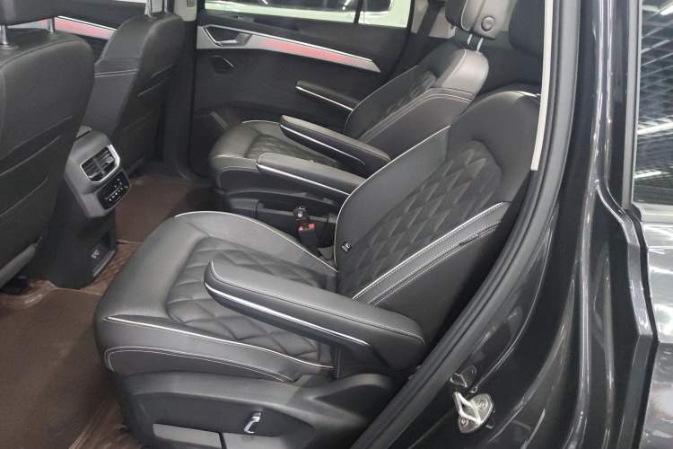 Used Volkswagen Talagon 2022 530TSI Four-Wheel Drive Flagship Shengjing Edition Pro 6-Seater Left Rear Seat