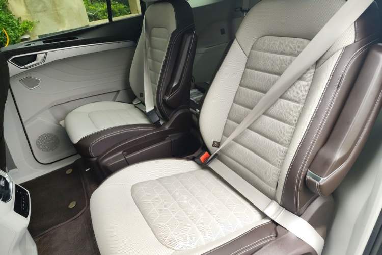 Used Volkswagen Talagon 2022 380TSI Four-Wheel Drive Luxury "Jiajing" Edition Pro 6 Seats Left Rear Seat