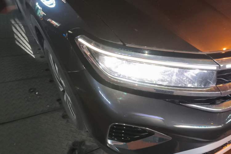 Used Volkswagen Talagon 2022 380TSI All-Wheel-Drive Luxury Prestige Pro 7-Seater Right Front Headlight