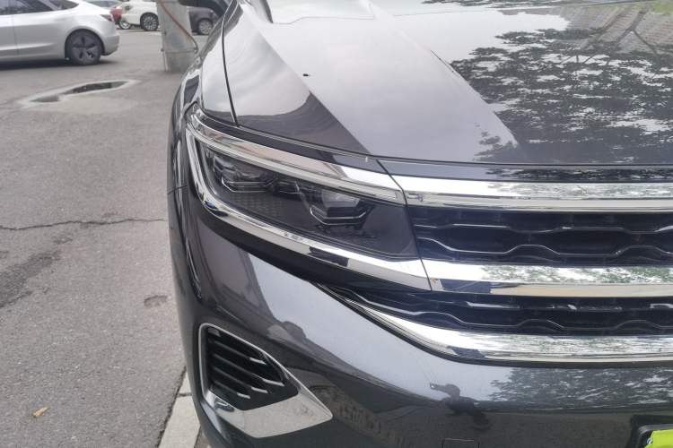 Used Volkswagen Talagon 2022 380TSI Four-Wheel Drive Luxury "Jiajing" Edition Pro 6 Seats Right Front Headlight