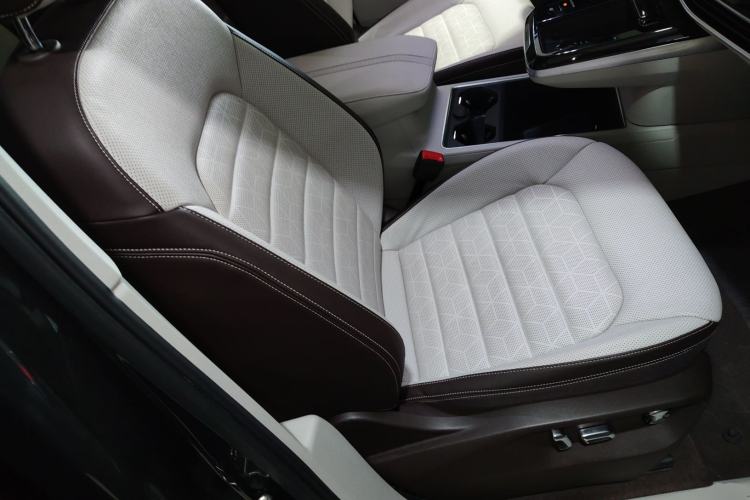 Used Volkswagen Talagon 2022 380TSI Four-Wheel Drive Luxury "Jiajing" Edition Pro 6 Seats Right Front Seat